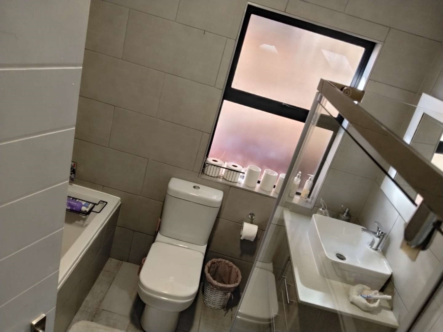 To Let 3 Bedroom Property for Rent in Fraaiuitsig Western Cape